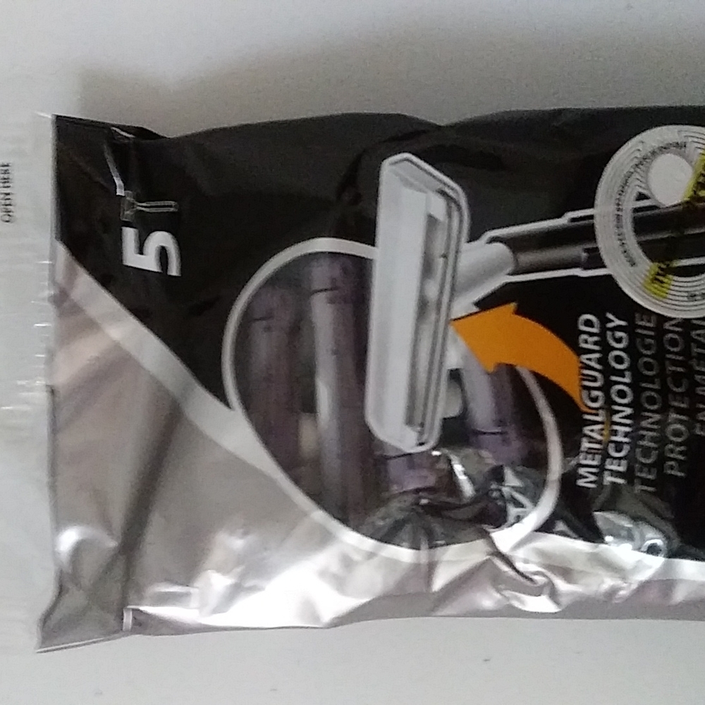Bic Razor - Picture 3 of 3